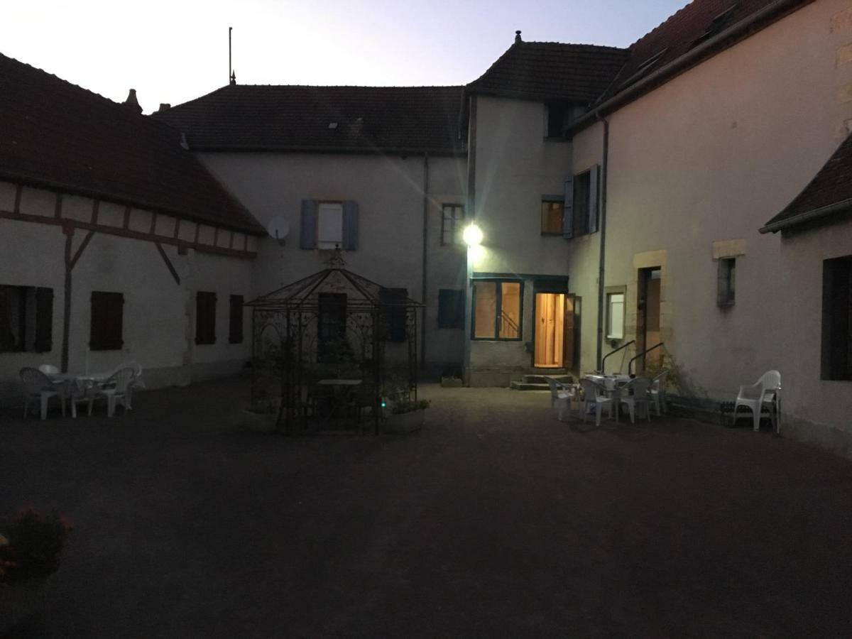 Charmant T2 Rdc Dans Residence Avec Parc Arbore Saint-Pierre-le-Moutier Exterior photo